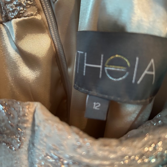 New with Tags Theia Cream Off Shoulders Gown - Picture 5 of 6